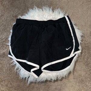 Girl’s Nike Tempo Shorts